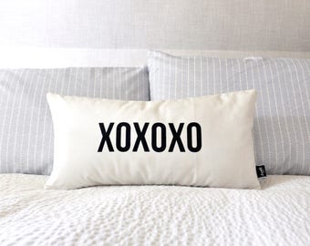 XOXOXO - Velveteen Throw Pillow Cover