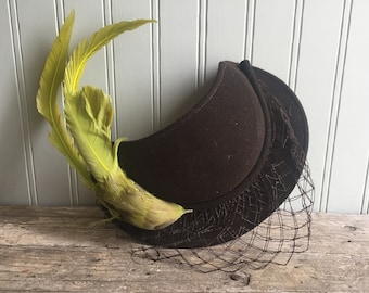 1940s Brown Felt Halo Hat with feather