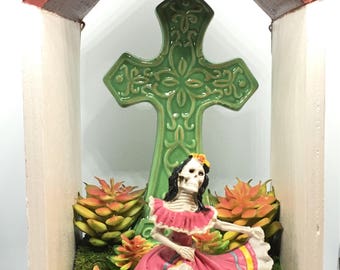 Sugar Skull / Dia de Los Muertos Shadow box, calavera, diorama, ofrenda "Dancing Catrina"