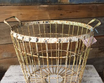 Metal Farmhouse Egg Harvest Basket