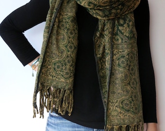 Beautiful warm and soft 100 % Wool Scarf reversible perfect for warm and smooth winter