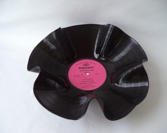 1970 THE CHIPMUNK SONG Vinyl Record Bowl. RePurposed Vinyl Record. Record Bowl. Children's Music Record Bowl. Music Lover Gift. The Pixies