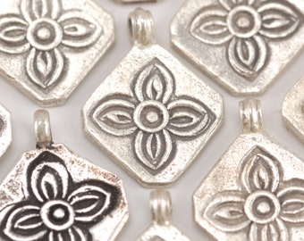 Hilltribe Silver Stamped Flower Charm (Q)