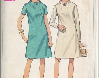 Simplicity 7807 Sewing Pattern from 1968 A-Line Dress with front seam interest, round neckline, Bust 39
