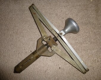 WW2 Era Aircraft Riveters Lazy Tong 8995 by Aircraft Materials Ltd of England - Funky form extends and retracts with ease