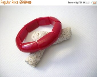 ON SALE Retro Cranberry Red Chunky Plastic Bracelet 113016