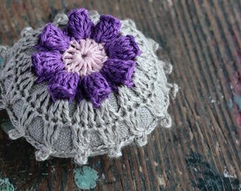 Linen pincushion - crochet motif