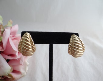 Napier Gold Tone Screwback Clip Earrings - Lovely Earrings - Classic Napier Earrings