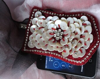 iPhone pouch. Mobile case cover. Cell phone pouch for iPod.Cell phone pouch. Cool ethnic mobile pouch or MP3 player. Artikrti.