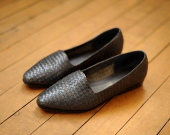 Vintage Navy Blue Grayish Woven Leather Shoes, Womens 5 / ITEM070