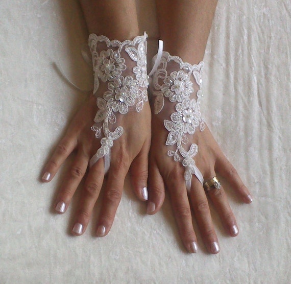 Ivory lace glove bridal wedding fingerless french lace gauntlets guantes floral beaded rustic elegant