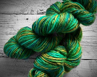 Green handspun yarn - handspun wool yarn hand spun green yarn worsted yarn worsted weight yarn yarn for knitting yarn for crocheting