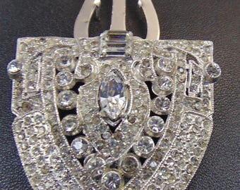 Elegant Clear Rhinestone Dress Clip with Openwork Design