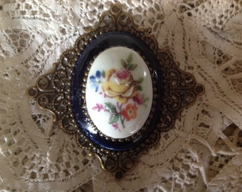 Brooch style retro, vintage porcelain cabochon