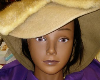Vintage. Lonette Original Hat w Real Fur Bow