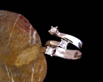 Trilogy ring in gold with diamonds