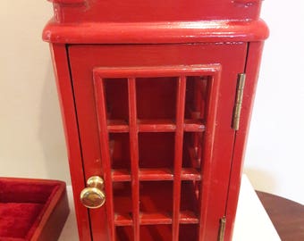 LONDON PHONE BOOTH