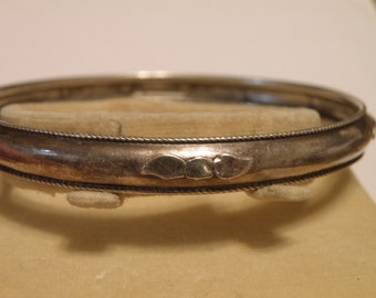 Three Leaves Sterling Silver Bangle Bracelet - 925