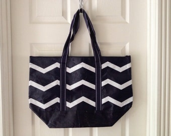 Personalized zippered tote