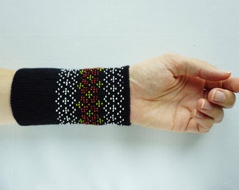 Black, white, red and green beaded wrist warmers/ knitted wristlets with beads / woollen cuffs – ready to ship