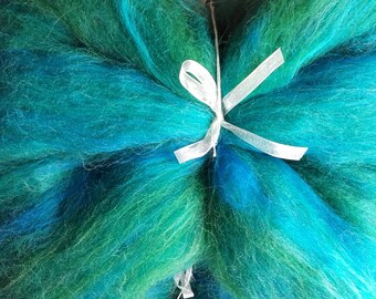 Blended Shetland and Merino Wool Batt. Suitable for hand spinning, or felting. SM3