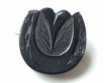 victorian carved Whitby jet mourning brooch