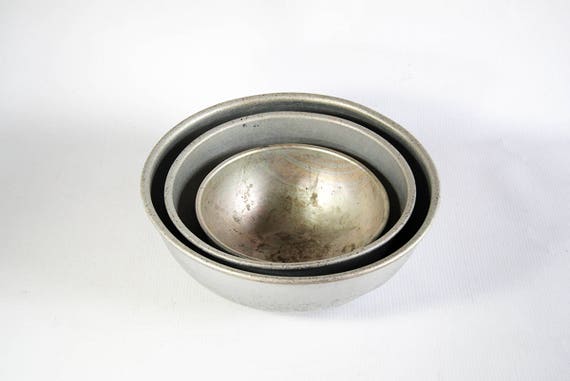 Vintage Antique Set of Three 3 Aluminum Metal Mixing Bowls Vintage Antique Set of Three 3 Aluminum Metal Mixing Bowls