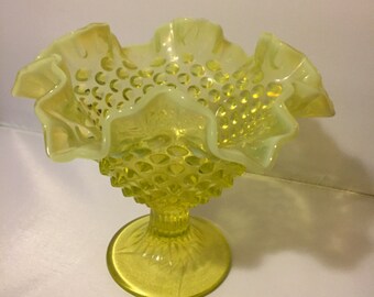 Compota de Fenton de clavo de Topaz, Topaz opalescente Fenton clavo patas compota, compota de los años 1950 amarillo amarillo de Fenton clavo patas plato de dulces