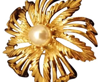 Lisner Gold Tone Faux Pearl Brooch
