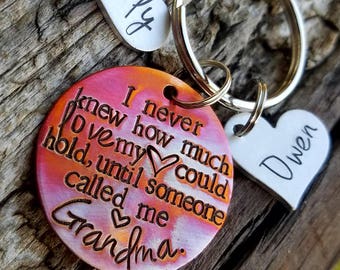 Personalized hand stamped grandma keychain. Grandmother gift from grandkids. Nana memaw gift. First time grandma. Custom mothers day gift.