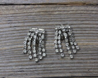 Beautiful chandelier dangle clip-on earrings, vintage rhinestone earrings. Jewelry, fashion, costume jewelry, rhinestones, dangle, earrings