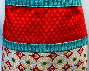 Market Apron - Vendor Apron - Craft Apron - Teacher Apron - Utility Apron - Waitress Apron - Teacher Gift - Craft Show - Pockets - Medalions