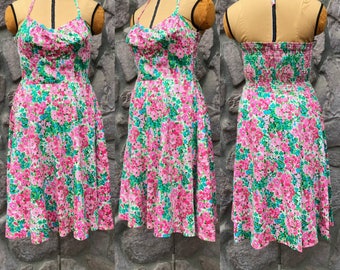 Vintage 70s Pink & Green Floral Print Sundress / Sweetheart Neckline / Halter Top Ties / Pockets / Women's Size Medium to Large