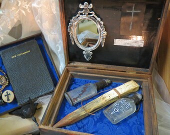 Creepy Vampire Slayers Kit
