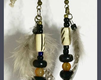 Feather earrings and batik bone - 1464 Pearl