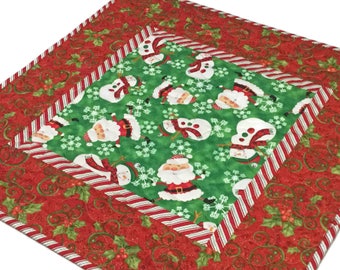 Quilted Christmas Table Topper, Christmas Decor, Christmas Centerpiece, Christmas Table Quilt, Christmas Runner, Holiday Decor, Red Green