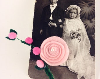 Pink wedding boutineer, blush pink boutineer, felt flower boutineer, pearl boutineer, groomsmen boutineer, groom boutonnière,