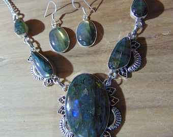 Stunning Labradorite Jewelry Set Necklace Adjustable 18 to 20 inches