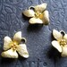 4 pcs vintage style raw brass plating Matt gold small Single flower connector pedant 13mm