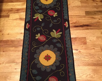 Hand hooked rug "Dottie's Garden"
