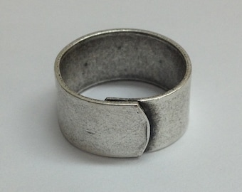 Wide Ring Blanks - 4 Antiqued Silver Ox (oxidized) PLAIN Wide Band Adjustable Ring Blanks