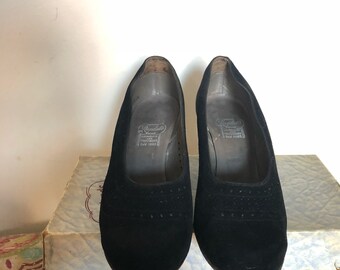 1940s CC41 black suede pumps UK 6