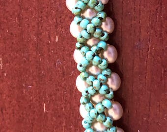 Czech pearl Hugs and Kisses bracelet