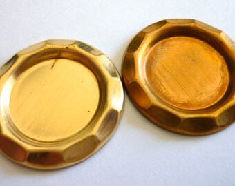 Clearance 2 Round 17 to 18mm Brass Settings C16