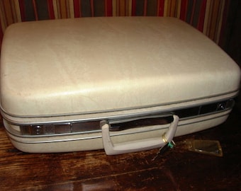 Vintage Samsonite Silhouette Luggage Pullman Case With Key and Cosmetic Bag ~ Ivory with Great Interior
