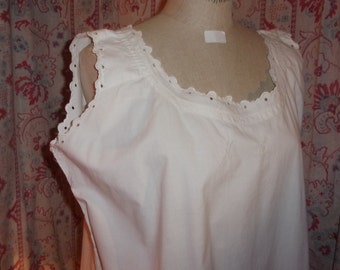 shirt vintage embroidered, scalloped, monogrammed YT, old