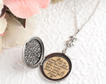 Only an aunt can give hugs like a mother Aunt Gift Aunt Necklace Aunt Jewelry Auntie Gift Gift for Aunt Gifts for Aunties Aunt Birthday Gift