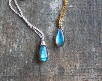 Labradorite Necklace, Dainty Necklace, Gift for Women, Labradorite Pendant, Mom Gift for Her, Gemstone Necklace, Blue Labradorite Jewelry