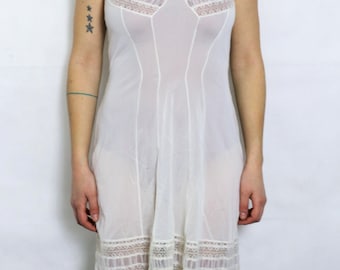 White nightie with lace - Vintage women's underwear - French retro fashion - Made in France - French vintage
