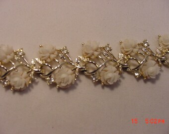 Vintage Simmons White Flower Blossom Bracelet 16 - 829